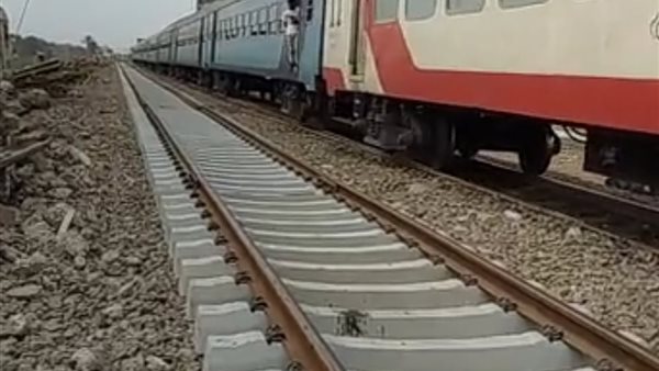 تحرك أول قطار من