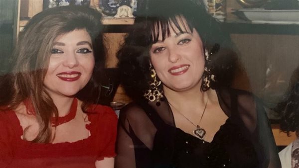 نهال عنبر وشقيقتها