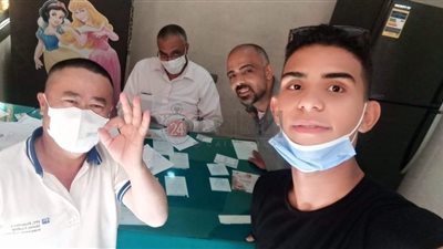 صيني يتلقى لقاح بلاده ضد فيروس كورونا في سوهاج (صور)