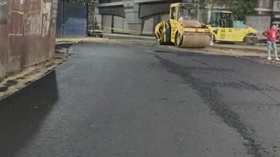 لرفع كفاءة الطرق.. حي غرب أسيوط ينتهي من رصف شارع 26 يوليو