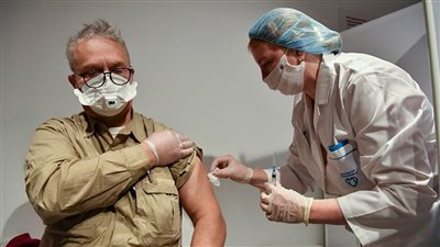 الكشف عن إجمالي متلقي الجرعة الأولى من لقاح كورونا في أمريكا