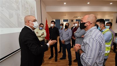 وزير الإسكان يتفقد مشروعات منطقة الأعمال والحدائق المركزية بالعاصمة الإدارية الجديدة