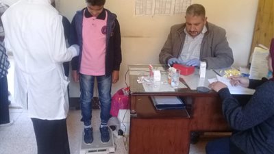 فحص 480 ألف طالب بالمنيا خلال حملة الكشف المبكر عن الأنيميا والسمنة والتقزم