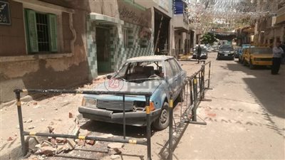 تهشم سيارة بعد انهيار شرفة منزل بالإسماعيلية 