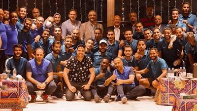 مسئولو نادي البنك الأهلي يجتمعون مع الفريق 