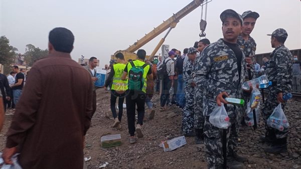 مساعدات لضحايا حادث