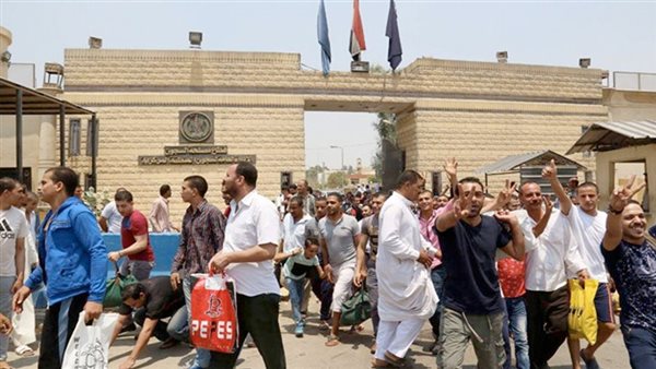 الإفراج عن مساجين