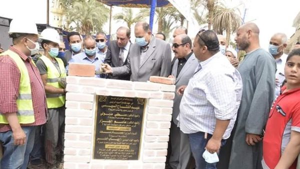 جانب من وضع حجر الأساس