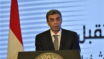 ياسر رزق لوزير التعليم العالي: أنا من أنصار وجود السياسة في الجامعة.. وعبد الغفّار “بدون تعليق”