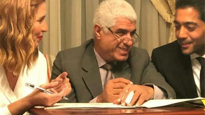 والد هنا شيحة يكشف لـ”القاهرة24″ حقيقة انفصالها عن أحمد فلوكس 