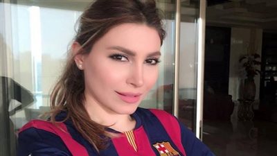 الصفحة الرسمية لــ”برشلونة” تنشر فيديو للمطربة يارا وتعلق عليه بالعربية (صورة)