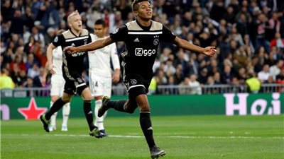 أياكس يحرج ريال مدريد بثنائية في الشوط الأول (فيديو)