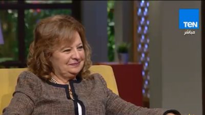 ابنة أنيس عبيد رائد الترجمة السينمائية: بدأ مهندسًا ثم كومبارس.. وابتكر مكنة لترجمة الأفلام