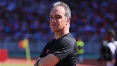 لاسارتي يشرح للاعبي الأهلي نقاط القوة والضعف لفريق فيتا كلوب