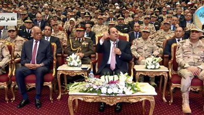 السيسي: “أمرت بتشكيل صندوق لحل مشكلات 2060 مع إني هكون ميت وقتها”