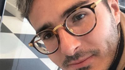 “طائرة خاصة وفنادق فاخرة وعشاء”.. شاب يغوي الفتيات عبر برنامج المواعدة “Tinder”