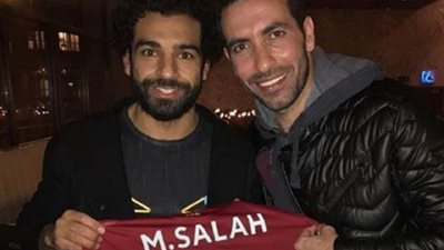 أبوتريكة يدافع عن محمد صلاح ويؤكد : بطل شعبي