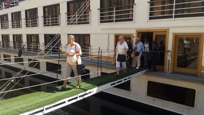 سوهاج تستقبل 33 سائح أجنبي لزيارة المنطقة الأثرية بأبيدوس