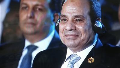 السيسي: نعمل على إتاحة الفرصة للعقول المستحقة بالتعليم المتفوق في مصر