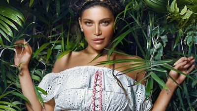 بوجه شاحب وبطن غير عادية.. هل تنتظر ريهام حجاج مولوداً جديداً من محمد حلاوة؟! (صورة)