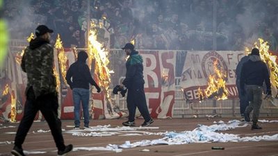  إلغاء كلاسيكو أولمبياكوس باناثينايكوس بسبب شغب الجماهير