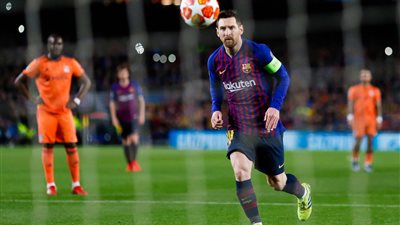 ميسي يسجل هدف عالمي في ريال بيتيس.. ويُعادل إنييستا في قائمة أساطير برشلونة (فيديو)