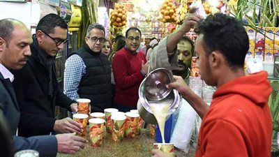 صاحب محل عصير القصب فى أسوان: رئيس الحكومة والوزراء حاسبوا على المشاريب (فيديو)