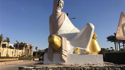 القصة الكاملة لتمثال الفلاحة المصرية المشوه بالجيزة (فيديو)