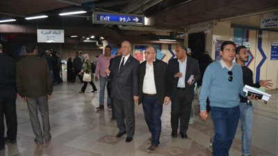 رئيس مترو الأنفاق والعضو المنتدب يتفقدان محطة الشهداء والمرج الجديدة (صور)