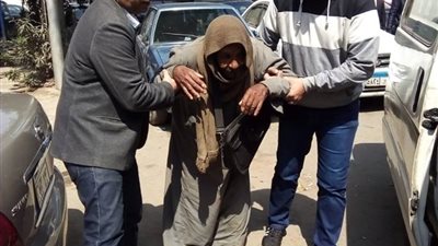 طرده ابنه وزوجته.. التدخل السريع ينقذ مسن من جحود نجله (صور)