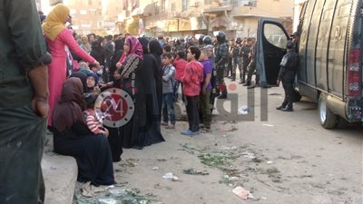 العشرات من أهالي ضحايا مذبحة أوسيم يتجمهرون أمام المستشفى (صور وفيديو)