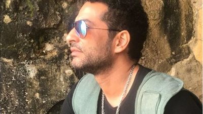 بعد انفصال أحمد وسمية.. عمرو سعد: “عدو عدوي حبيبي” (صورة)