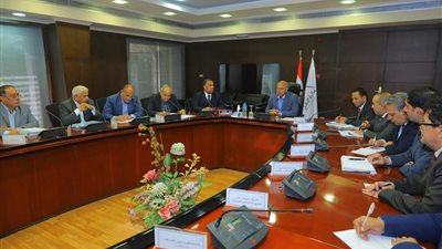 “الوزير” لرؤساء الشركات القابضة: لن أقبل بوجود أي شركة خاسرة