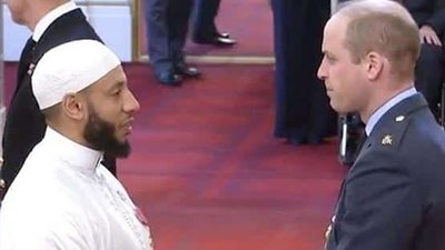 دوق كامبريدج يكرم إمام مسجد لبطولته أثناء حادث إرهابي  (فيديو)