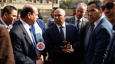 محافظ بني سويف يرافق وزير النقل في جولة بمحطة السكة الحديد
