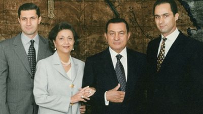 شخصية خليجية ذات ثقل تزور مبارك وسوزان مع علاء وجمال (صور)