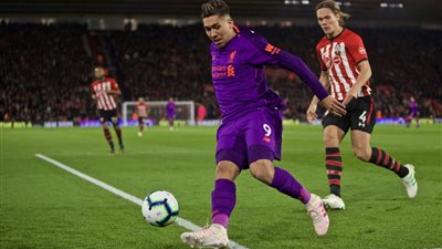 الشوط الأول.. ليفربول يتعادل مع ساوثهامبتون 1/1