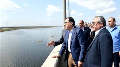 رئيس الوزراء يتفقد أعمال تكريك وتطوير بحيرة إدكو بمحافظة البحيرة