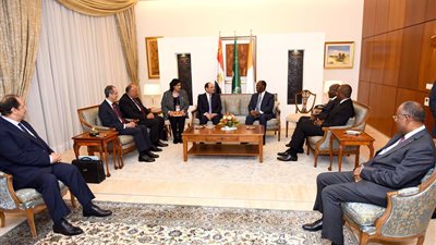 “قمة مصرية إيفوارية” بين السيسي وأوتارا لمتابعة النتائج المثمرة في المجالين الاقتصادي والتجاري (صور)