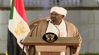 هل هرب البشير؟!.. طائرة خاصة تغادر الأجواء السودانية رغم قرار حظر السفر (فيديو)