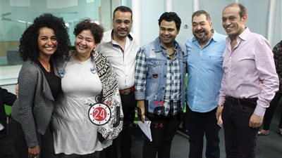 طارق عبدالعزيز وفريق برنامج snl يبدأون تسجيل برنس ونص