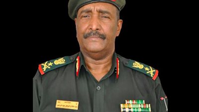 رقاه البشير وتوقع مصطفى بكرى توليه المنصب.. من هو عبد الفتاح البرهان حاكم السودان المؤقت؟! (فيديو وصور)
