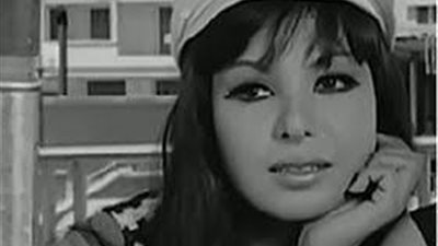 ابنة ناهد شريف تزور قبرها مع بوسي شلبي ونجوم الفن (فيديو وصور)