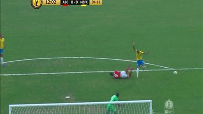 الأهلي يطالب بركلة جزاء في مباراة صن داونز 