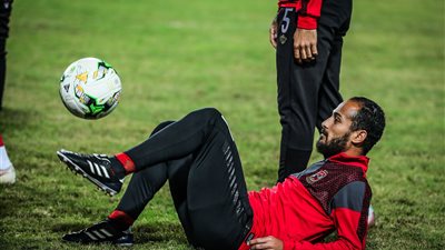 مدير الكرة بالأهلي يكشف حقيقة إصابة وليد سليمان بالصليبي