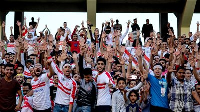 شاهد إشارات جماهير الزمالك بستاد السويس للأهلاوية قبل لقاء حسنية أغادير (صور)