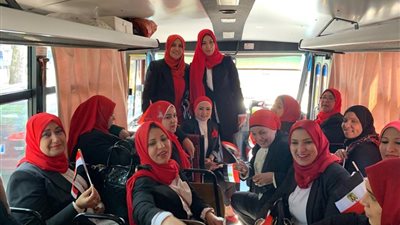 “الهجرة” تحتفي بمشاركة سيدات مصر بالخارج في الاستفتاء (صور)