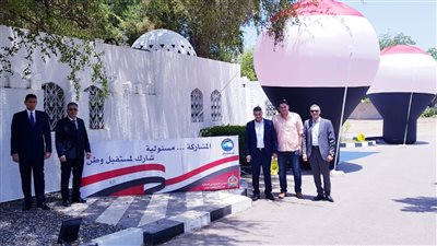 المصريون في سلطنة عمان يتوافدون للتصويت في الاستفتاء (صور)