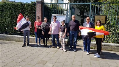 المصريون في هولندا يدلون بأصواتهم في الاستفتاء على التعديلات الدستورية (صور)