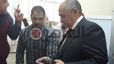 وزير الزراعة يدلي بصوته في الاستفتاء على التعديلات الدستورية بالدقي (صور)